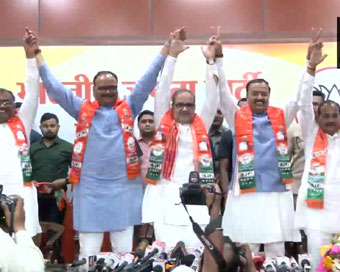 UP Politics: Dara Singh Chauhan joins BJP after quitting SP